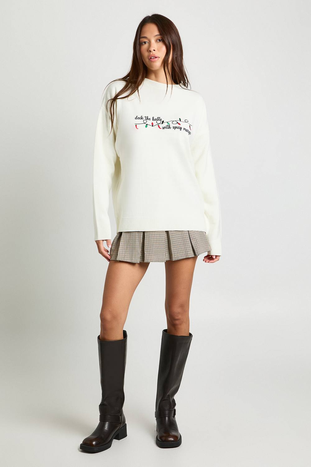 boohoo Dam Pynta salarna med kryddiga Margs broderade jultröja | Cream | Storlek XS
